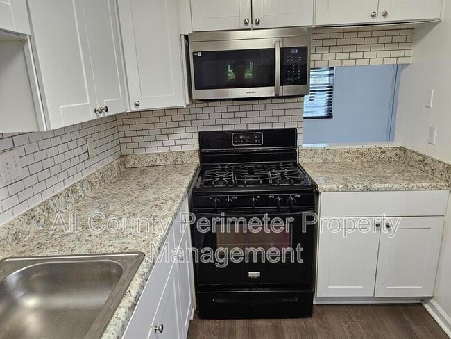 Building Photo - 2092 Lenoa Ln