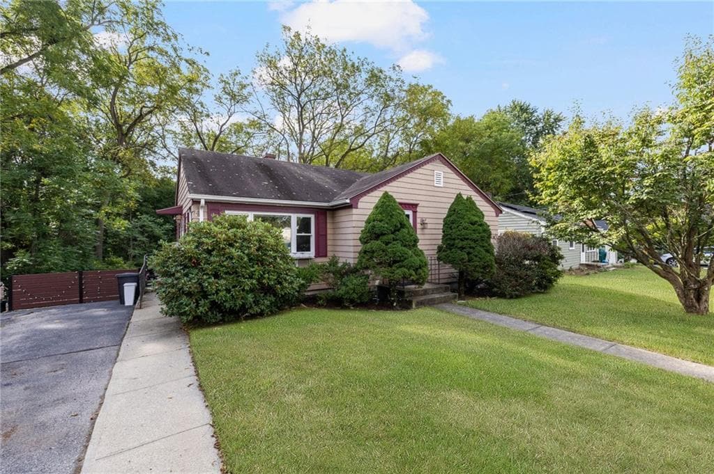 Primary Photo - 61 School St