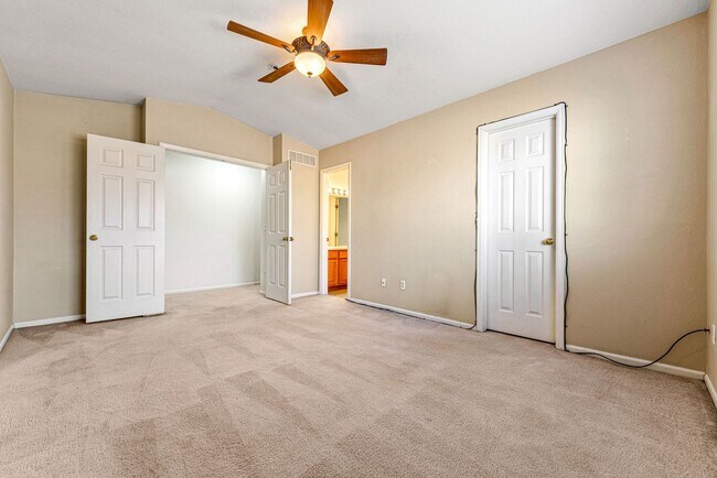 Building Photo - 2 bedroom, 1.5 bath townhome in Thornton