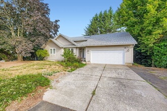 Building Photo - 4817 NE Holman St