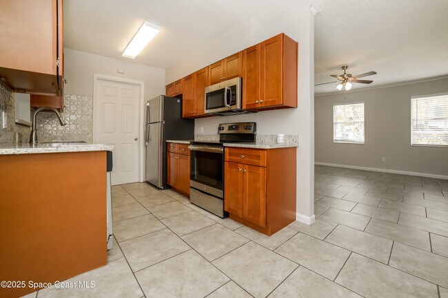 Foto del edificio - 529 Edward Rd