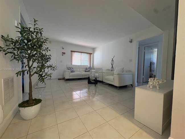 Foto del edificio - 8025 SW 107th Ave