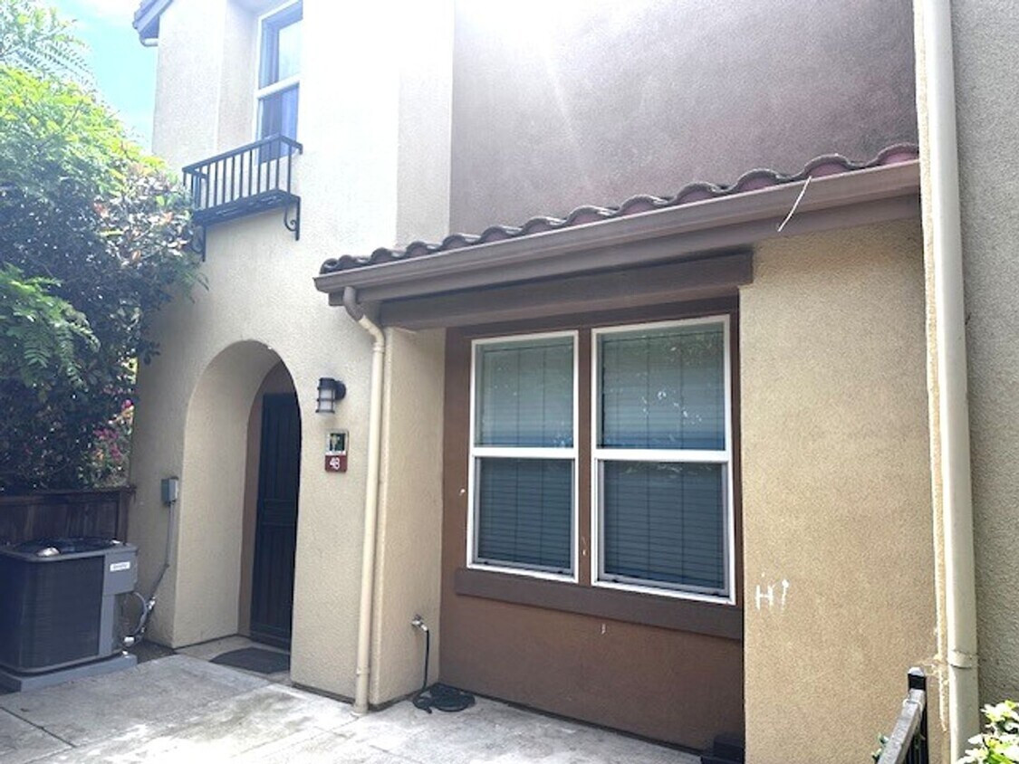 Primary Photo - Very Nice Townhome!