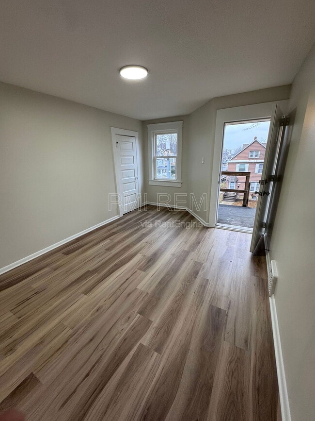 Building Photo - 470 Sumner St