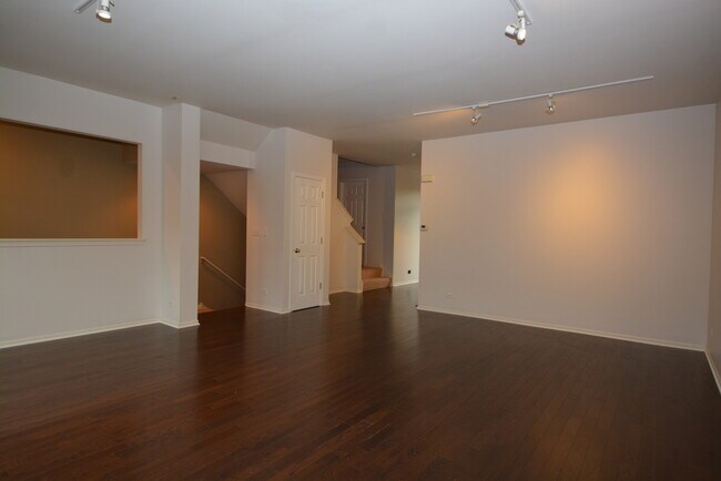 Building Photo - 439 N Commerce St