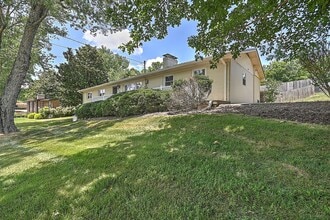 Building Photo - 206 Sequoyah Dr