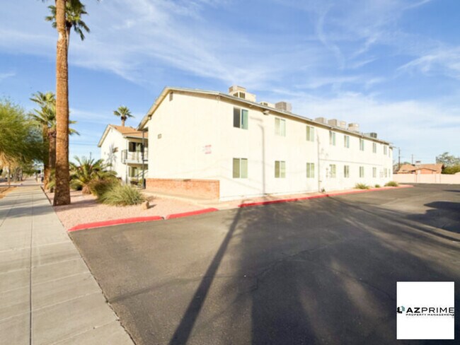 Photo - FREE FIRST MONTH'S RENT MOVE IN SPECIAL! Charming 1/1 Apartment in a Prime Phoenix Location - Lower-
