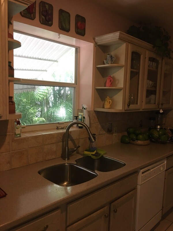 Kitcheb - 150 SW 27th Rd