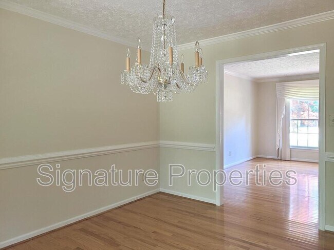 Building Photo - 112 Elm Lake Way