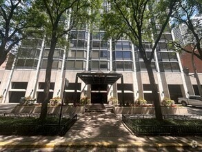 Building Photo - 50 E Bellevue Pl