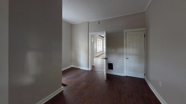 Building Photo - 116-118 Ridgeway