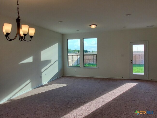 Foto del edificio - 4001 Woodside Dr