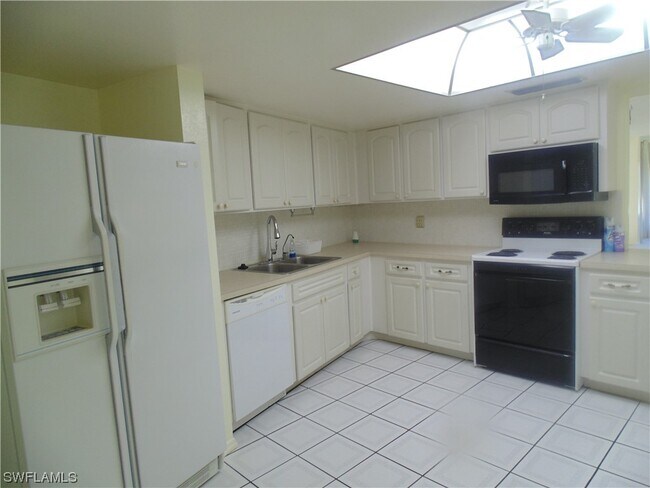 Foto del edificio - 2264 Winkler Ave