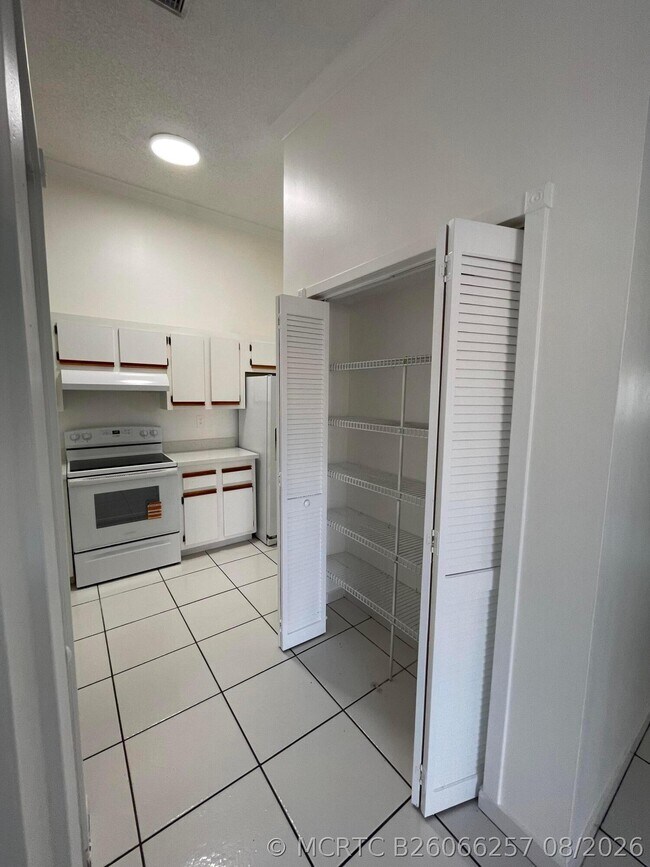 Foto del edificio - 18340 Mediterranean Blvd