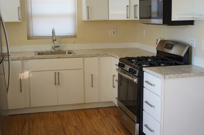 Foto del edificio - Spacious 3 bedroom, 1 bathroom renovated home