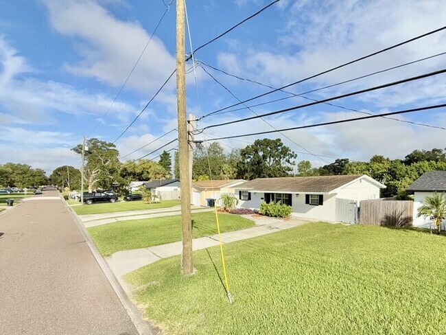 Building Photo - 641 72nd Ave N