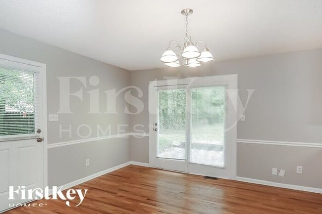 Building Photo - 860 Green Forest Dr