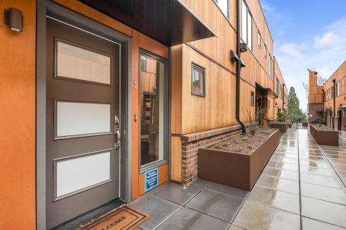 Foto del edificio - 3 bedroom in Seattle WA 98115