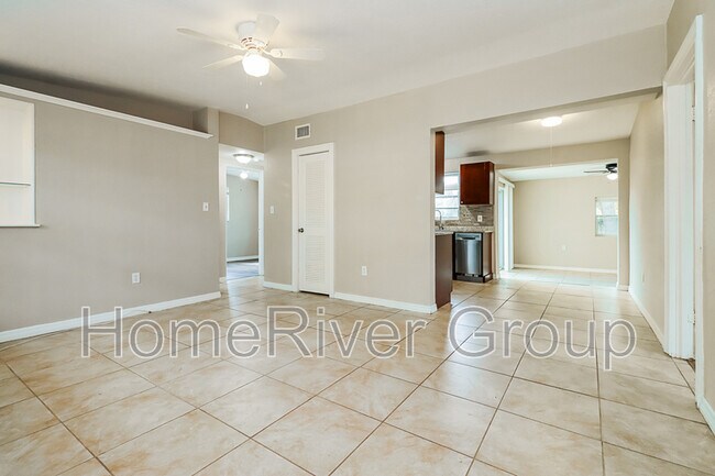 Foto del edificio - 9665 Crestview St
