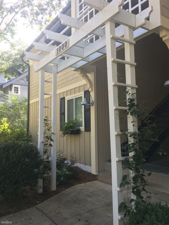 Building Photo - 2 br, 2 bath Apartment - Cedar Niche I D