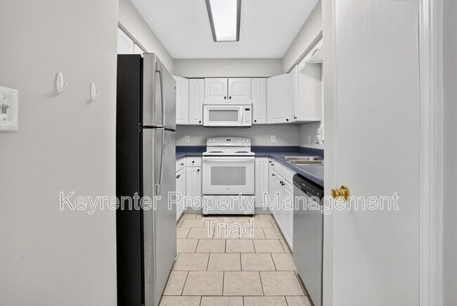 Building Photo - 151 Laura Ave