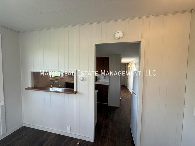 Building Photo - 4 Hall Dr