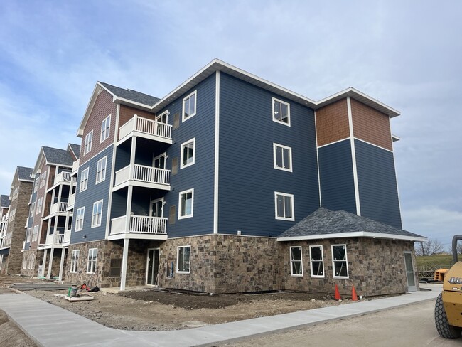 Building Photo - Falcon Ridge Apartments