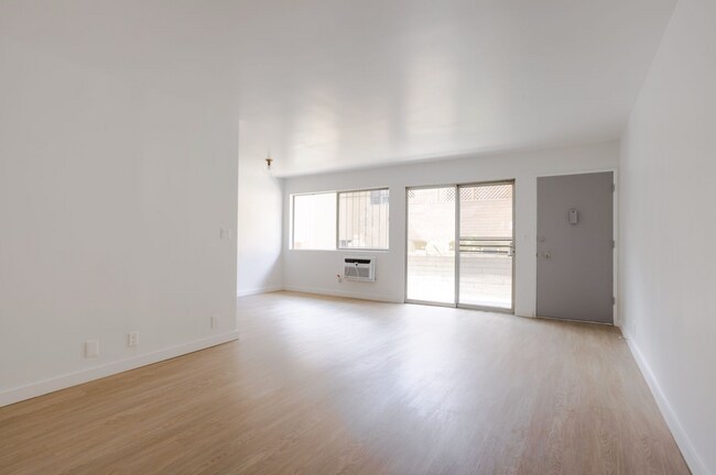 Foto del edificio - 725 N Hayworth Ave Los Angeles, CA 90046