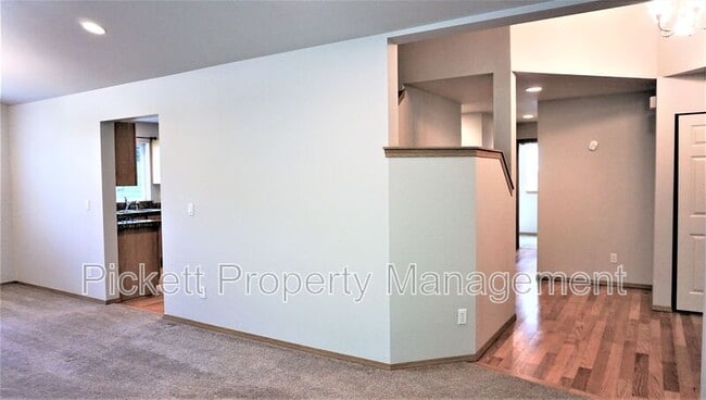 Building Photo - 2500 NE Helm St