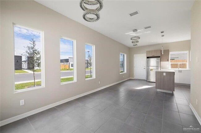 Building Photo - 13 Frio Ave