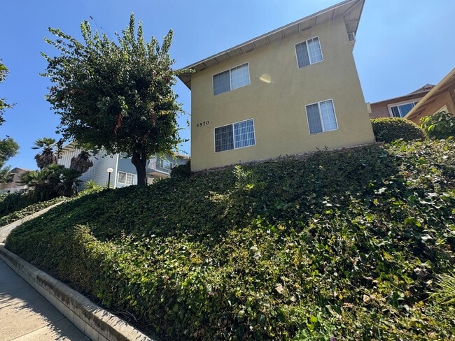 Building Photo - 1570 N Verdugo Rd