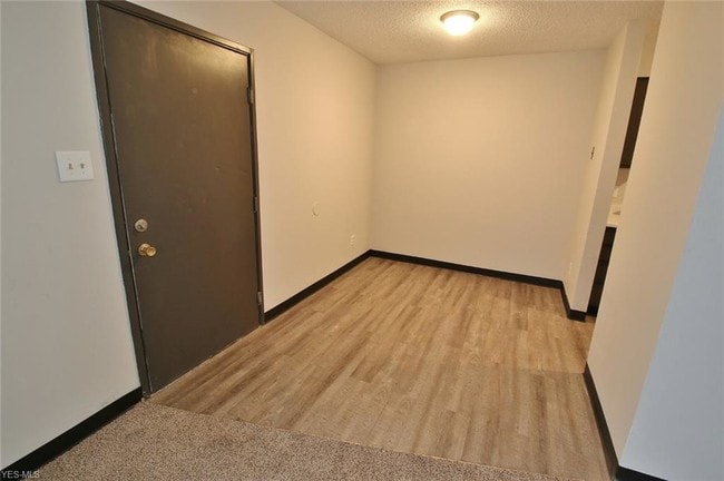Building Photo - 2998 Brookside Dr