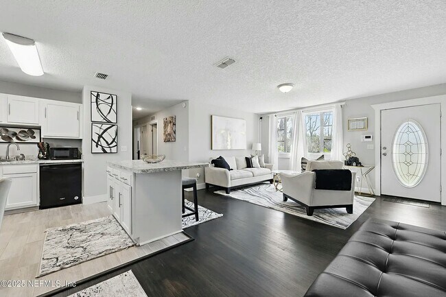 Building Photo - 10605 Arnez Rd