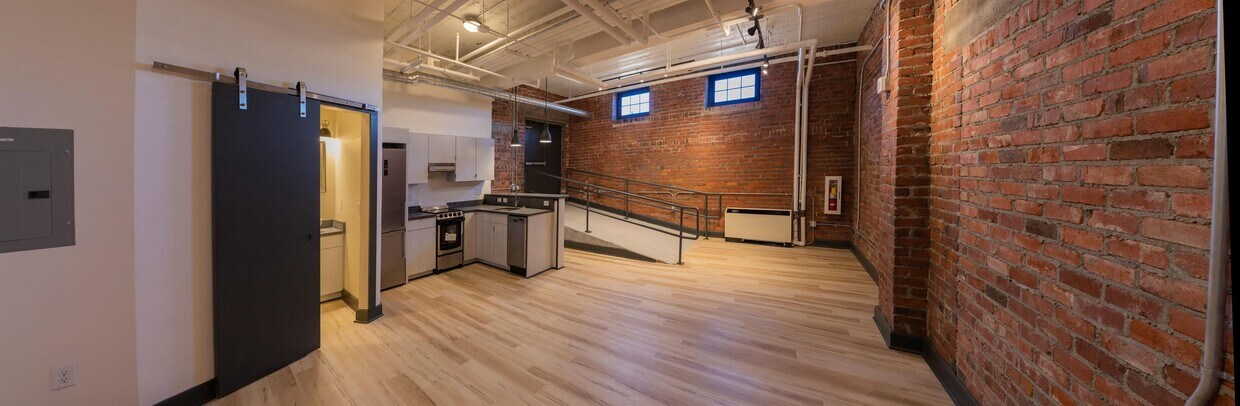 Primary Photo - 210 East St