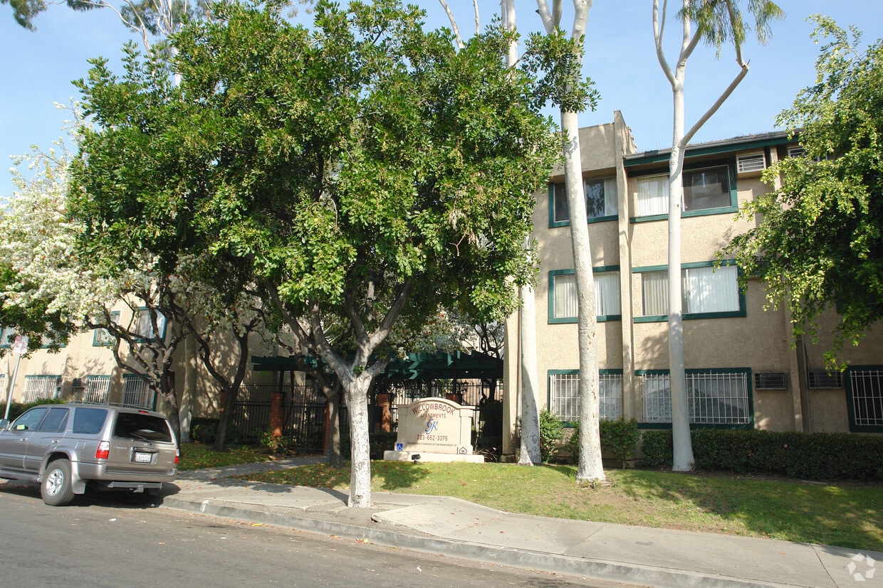 Building Photo - Willowbrook Villa