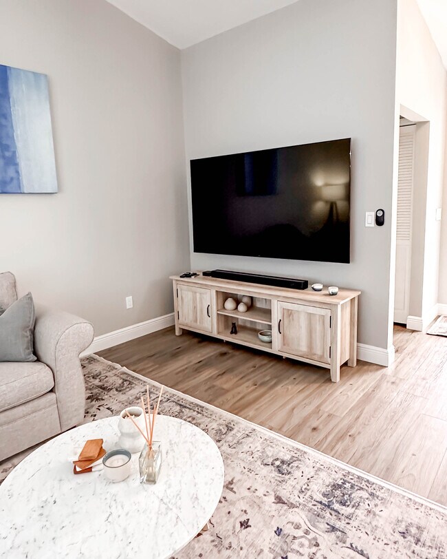 Building Photo - 160 E Forest Park Dr