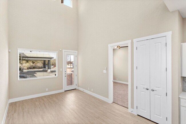 Foto del edificio - Gorgeous Luxury Townhome