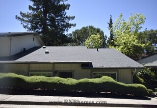 Building Photo - 415 Sutton Pl