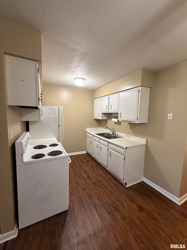 Building Photo - 4021 S Ricketts Ave