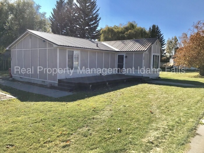 Primary Photo - 3 Bedroom house for rent