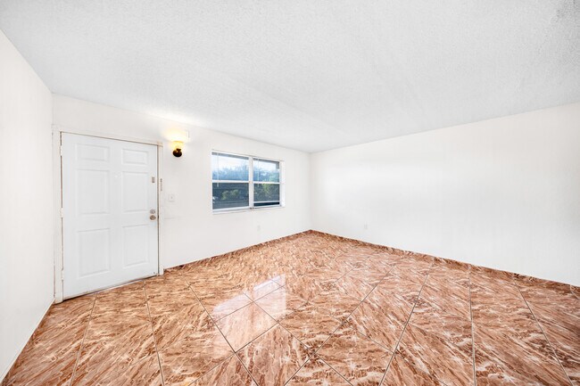 Foto del edificio - 301 NW 177th St