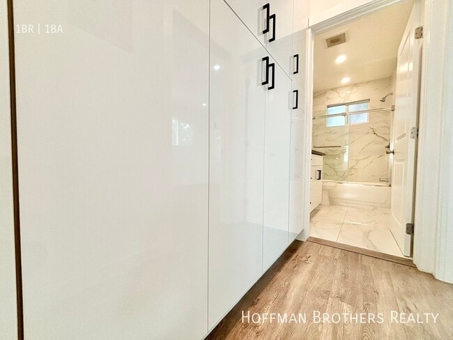 Foto del edificio - 1135 S Doheny Dr