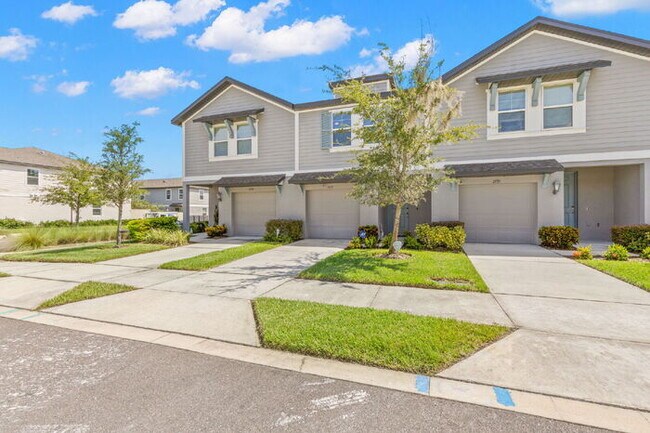 Foto del edificio - Town Home For Rent in Brandon with TONS OF UPGRADES!