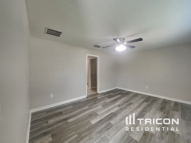 Building Photo - 17033 Peaceful Valley Drive Wimauma FL