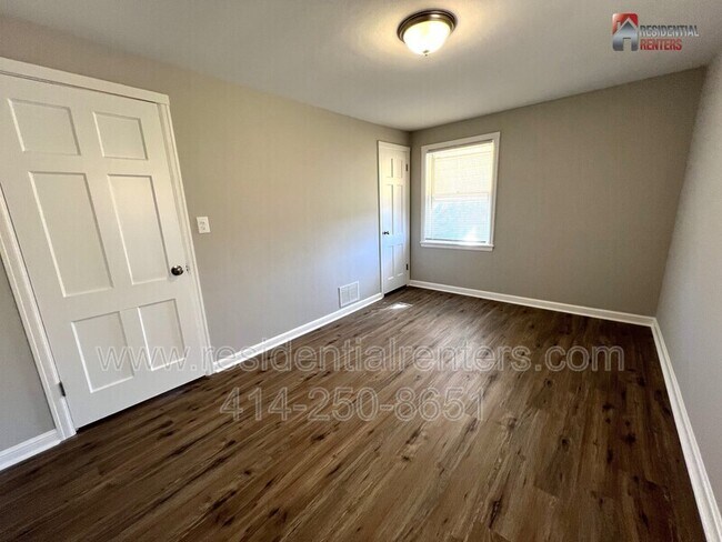 Building Photo - 2238 S 82nd St