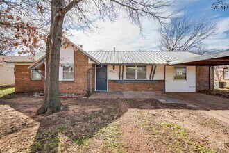 Building Photo - 1113 Lincoln Dr