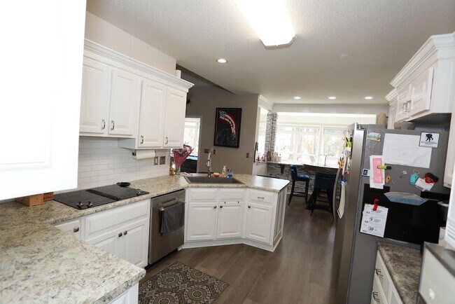 KITCHEN - 218 Falcon Cres
