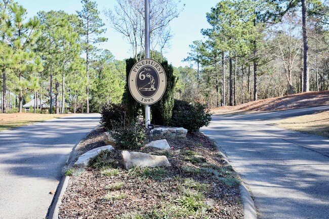 Building Photo - 130 Glen Abbey Trail