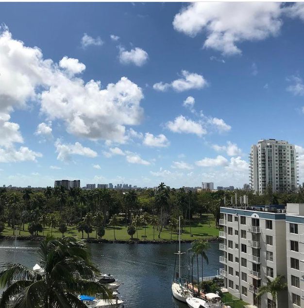 Foto del edificio - 1700 NW N River Dr