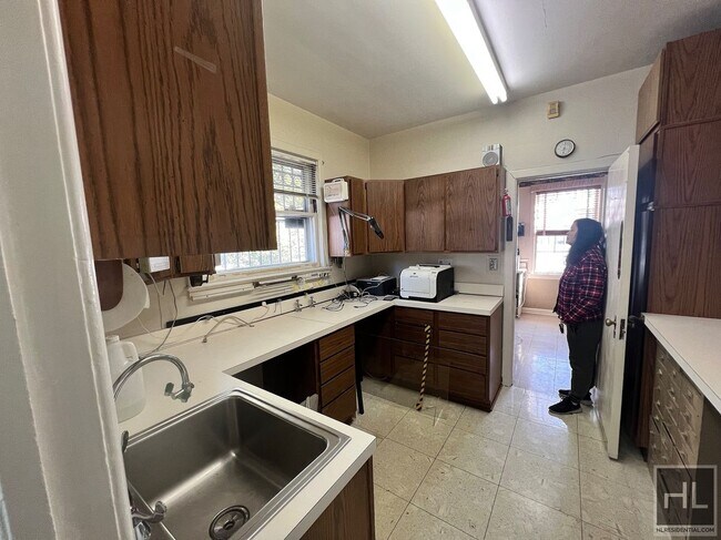 Foto del edificio - Medical Office available in New Dorp!